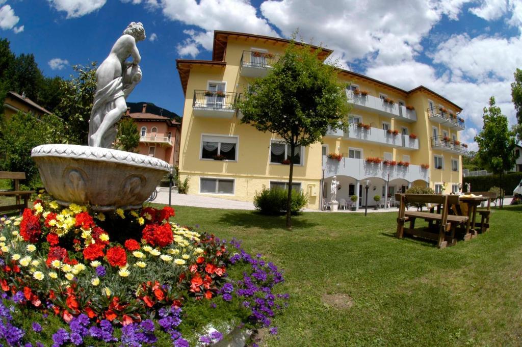 Hotel Daniela Levico Terme Exterior foto
